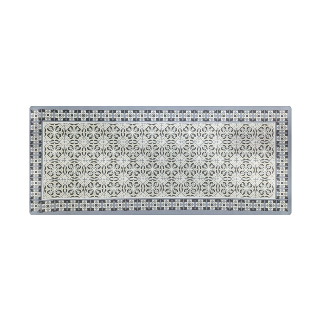 Alfombra de cocina que aporta confort, protección y estilo. Su diseño tipo mosaico y material resistente la hacen ideal para zonas de uso frecuente, brindando comodidad al estar de pie y fácil mantenimiento diario.