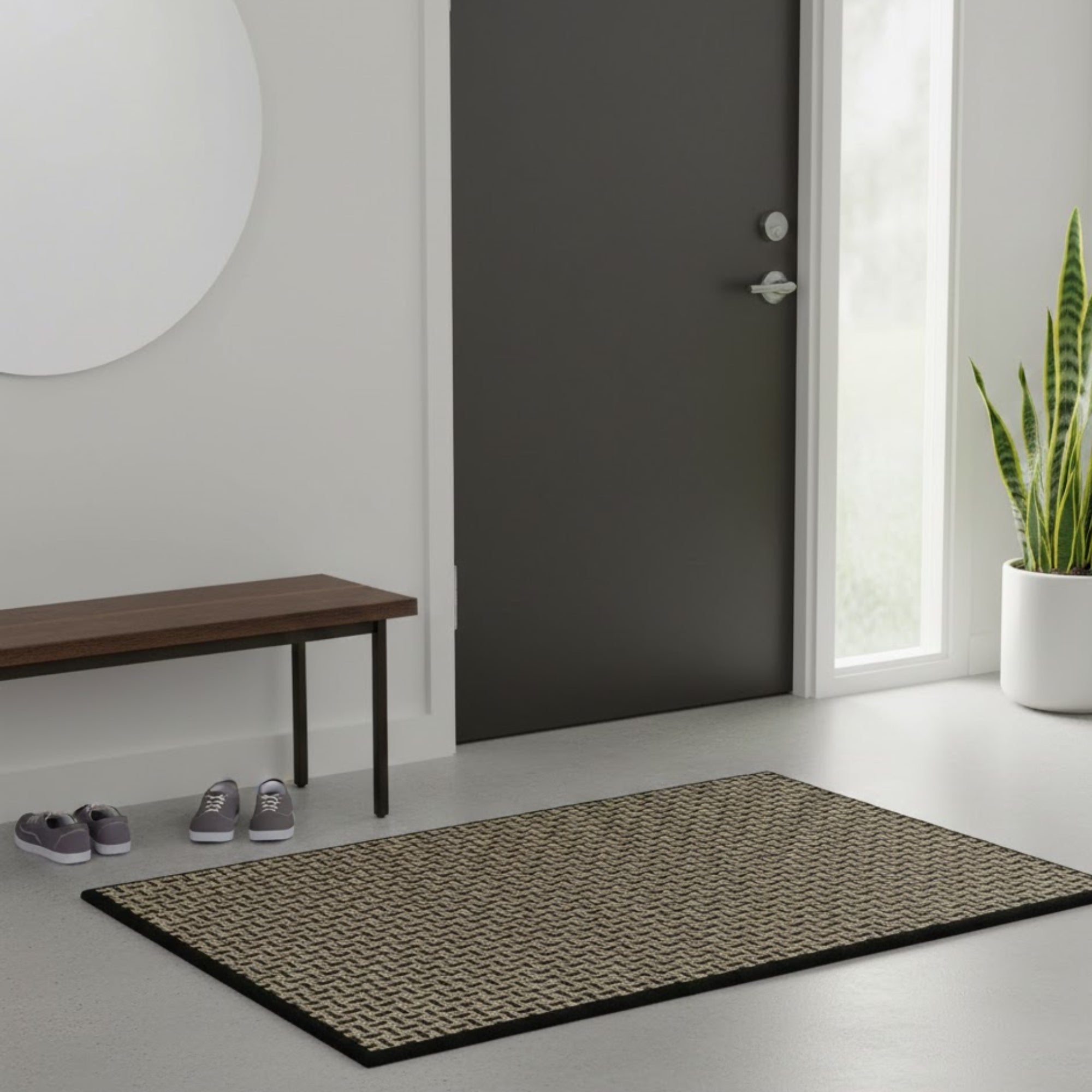 Alfombra interior práctica y decorativa que protege el piso y aporta orden visual. Su formato compacto, diseño multicolor y material resistente la hacen ideal para espacios de uso diario con fácil mantenimiento.