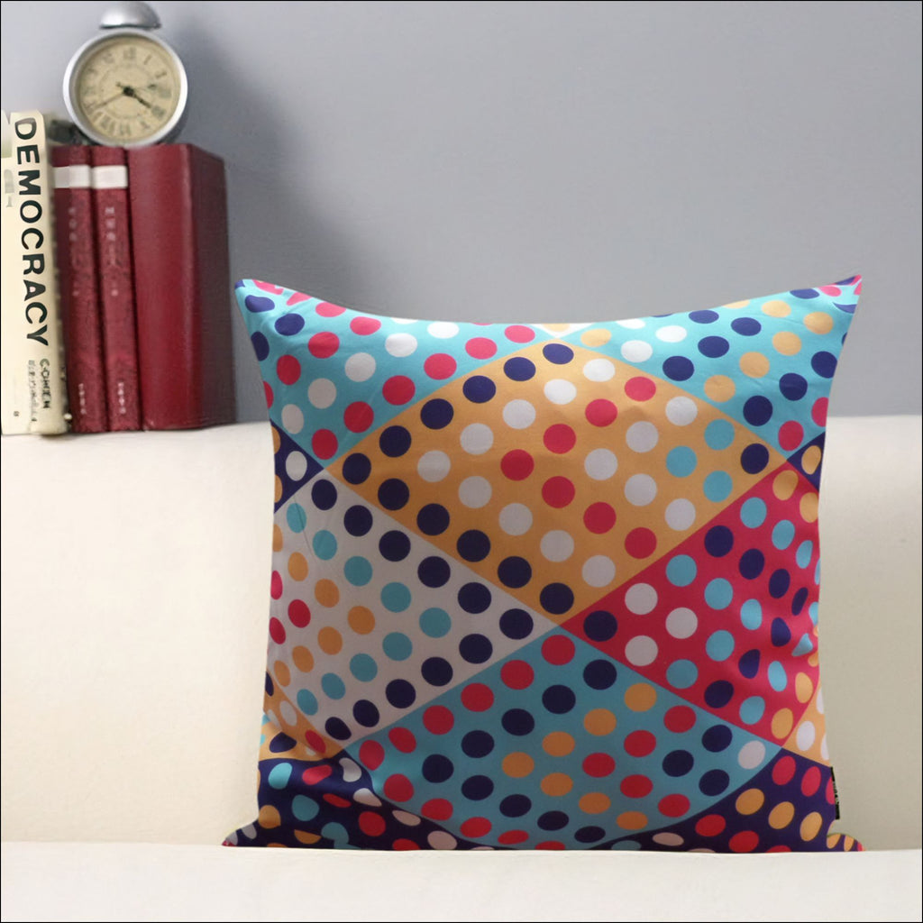 Cojín decorativo multicolor que aporta confort, estilo y calidez al hogar. Su textura agradable y material resistente lo hacen ideal para salas y dormitorios, mejorando el descanso y renovando la decoración diaria.