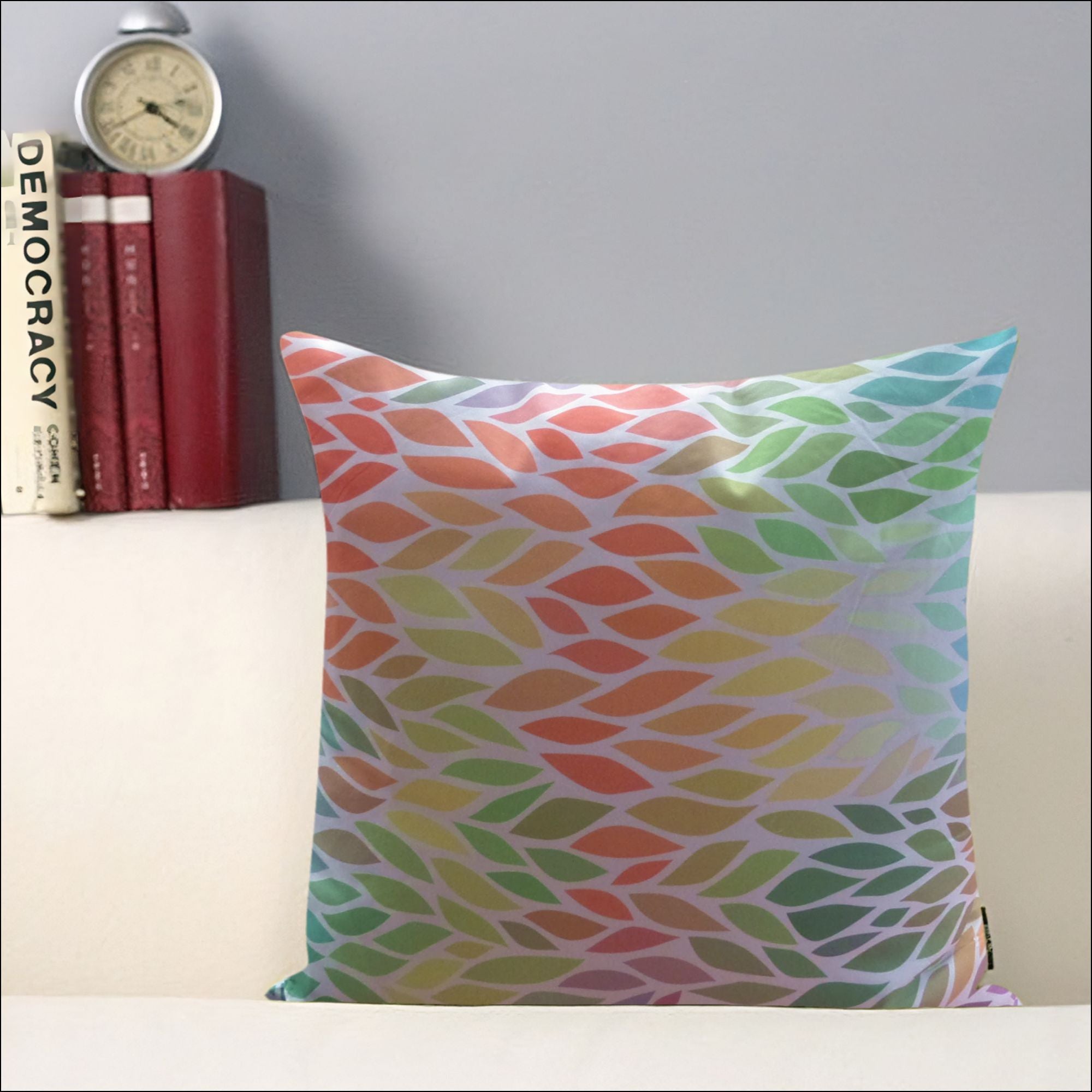 Cojín decorativo multicolor que aporta confort, estilo y calidez al hogar. Su textura agradable y material resistente lo hacen ideal para salas y dormitorios, mejorando el descanso y renovando la decoración diaria.