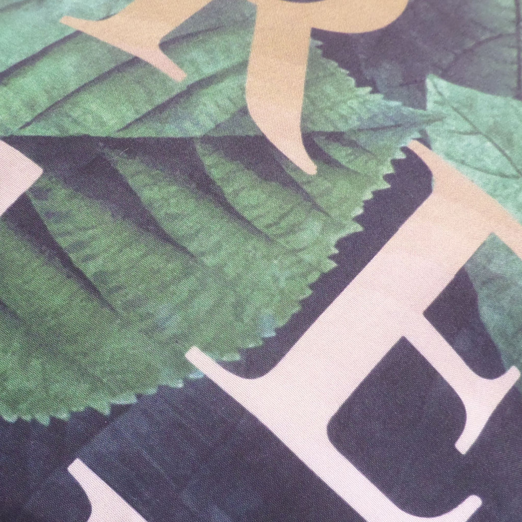 Cojín decorativo hojas que aporta confort, estilo y calidez al hogar. Su textura agradable y material resistente lo hacen ideal para salas y dormitorios, mejorando el descanso y renovando la decoración diaria.