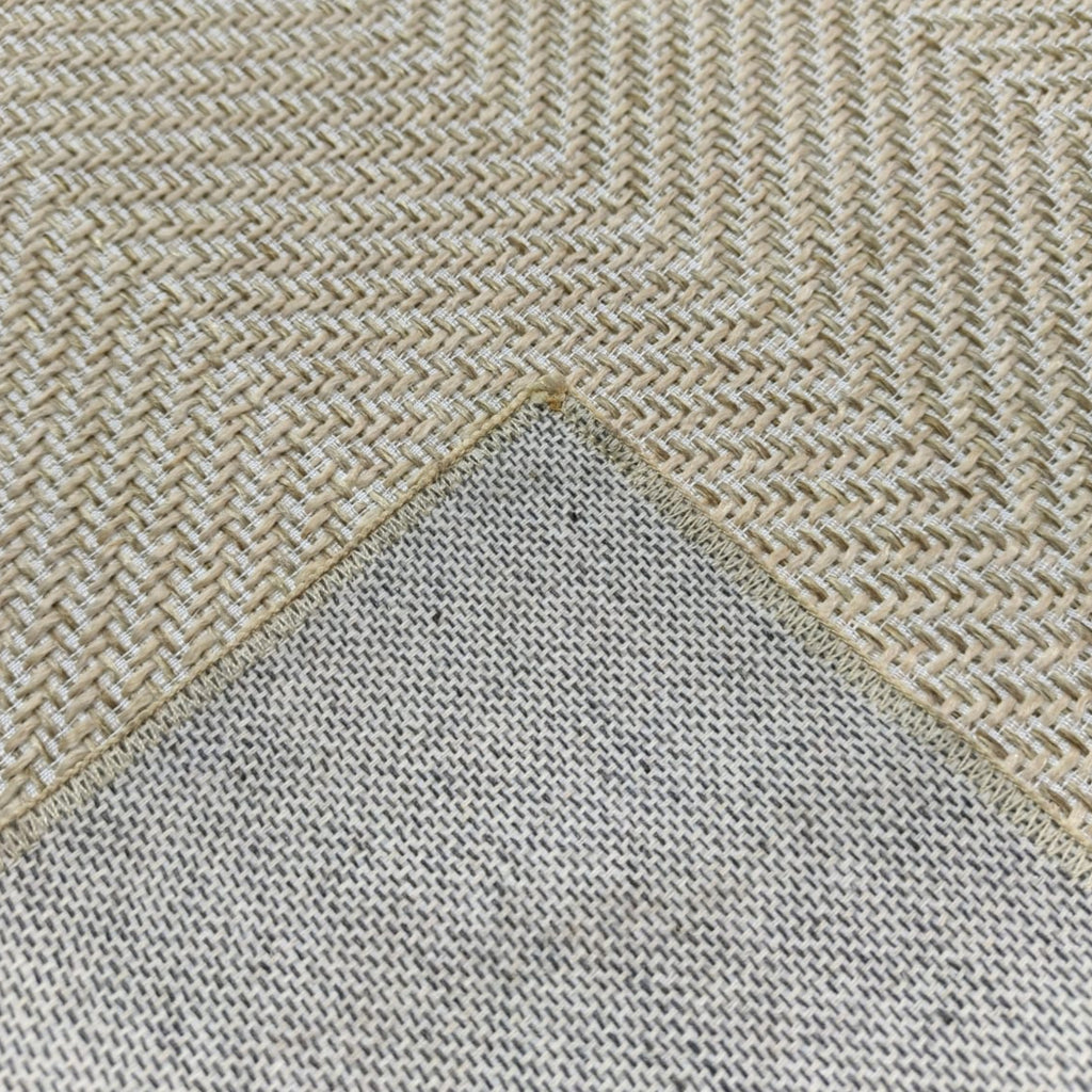 Alfombra interior práctica que aporta confort, protege el piso y complementa la decoración con diseño multicolor, ideal para zonas de uso frecuente y fácil mantenimiento.