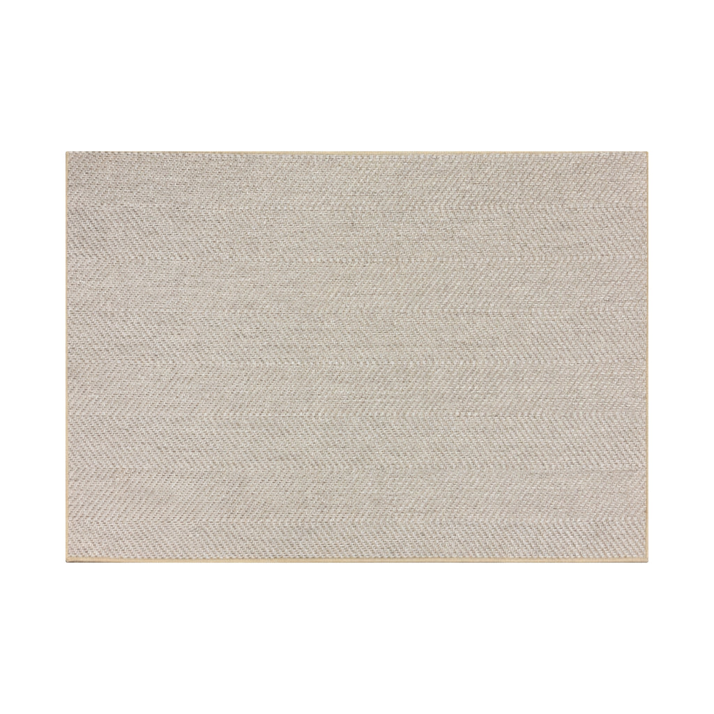 Alfombra interior versátil que aporta confort, protección y estilo al hogar. Su diseño multicolor y material resistente la hacen ideal para espacios de uso frecuente, brindando orden visual y fácil mantenimiento diario.