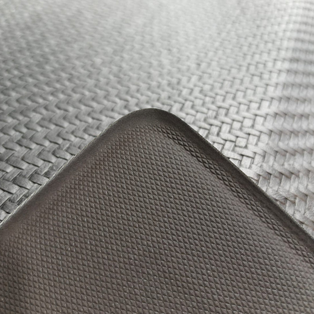 Alfombra interior compacta que aporta funcionalidad, protección y orden visual. Su diseño surtido y material resistente la hacen ideal para zonas de uso diario, ofreciendo confort y fácil mantenimiento en el hogar.